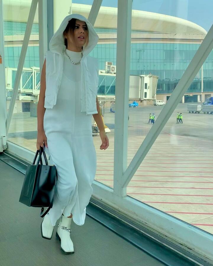 While sharing the pictures, she wrote, 