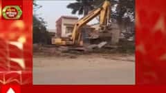 চোখের সামনে বুলডোজার গুঁড়িয়ে গেল প্রশান্ত কিশোরের পৈতৃক বাড়ি, দেখুন