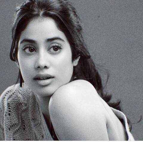 ਜਾਨ੍ਹਵੀ ਦਾ ਕਰੀਅਰ ਕੁਝ ਖਾਸ ਲੰਬਾ ਨਹੀਂ ਹੈ। ਪਰ ਏਨੇ ਘੱਟ ਸਾਲਾਂ 'ਚ ਹੀ ਜਾਨ੍ਹਵੀ ਨੇ ਕਰੋੜਾਂ ਦਾ ਘਰ ਆਪਣੇ ਨਾਂਅ ਕਰ ਲਿਆ ਹੈ।