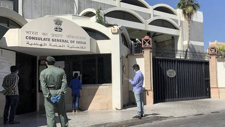 Indian Embassy has issued an advisory for Indians living in Dubai ਭਾਰਤੀ ਦੂਤਾਵਾਸ ਨੇ ਦੁਬਈ ‘ਚ ਰਹਿੰਦੇ ਭਾਰਤੀਆਂ ਲਈ ਜਾਰੀ ਕੀਤੀ ਐਡਵਾਈਜ਼ਰੀ, ਜਾਣੋ ਕੀ ਕਿਹਾ