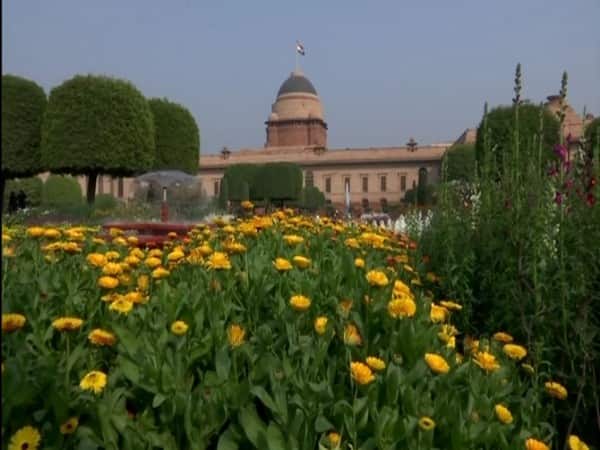 Don't Forget To Book A Slot And Carry Your Mask To Mughal Garden In Rashtrapati Bhawan Mughal Garden Re-Open Just In Time For Valentine's; Know Booking, New Rules
