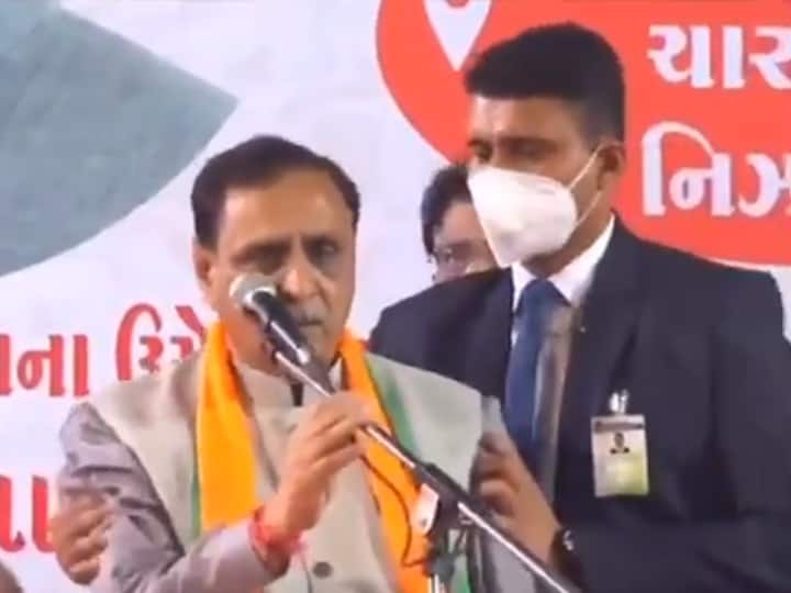 Gujarat CM Vijay Rupani Collapses On Stage While Addressing Public Gathering In Vadodra Gujarat CM Vijay Rupani Collapses On Stage While Addressing Public Gathering In Vadodra