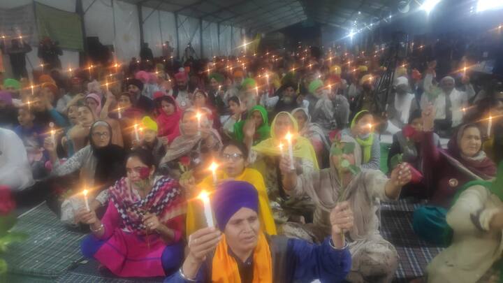 ਸਿੰਘੂ ਬਾਰਡਰ 'ਤੇ ਪੁਲਵਾਮਾ ਦੇ ਸ਼ਹੀਦਾਂ ਅਤੇ ਕਿਸਾਨਾਂ ਦੀ ਯਾਦ 'ਚ ਇਹ ਕੈਂਡਲ ਮਾਰਚ ਕੱਢਿਆ ਗਿਆ। 