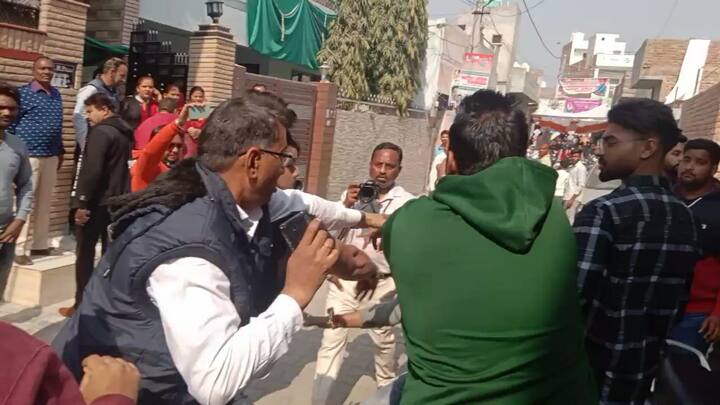 ਪੰਜਾਬ ਦੀ ਲੋਕਲ ਬਾਡੀ ਚੋਣ ਲਈ ਐਤਵਾਰ ਨੂੰ ਸੂਬੇ ਭਰ ਵਿੱਚ ਵੋਟਿੰਗ ਹੋ ਰਹੀ ਹੈ।