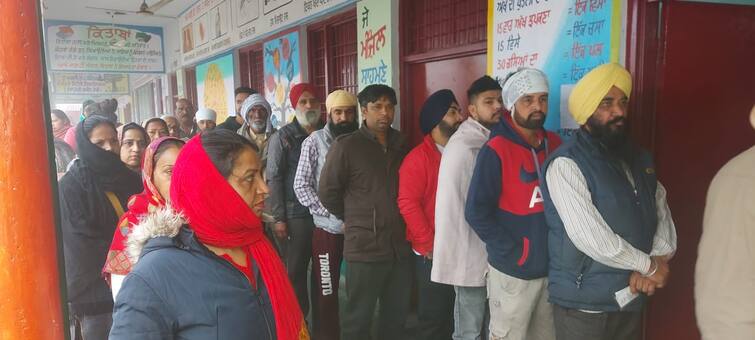 polling in Five MCs of Amritsar started Punjab Municipal Election 2021: ਅੰਮ੍ਰਿਤਸਰ ਦੀਆਂ ਪੰਜ ਨਗਰ ਕੌਂਸਲਾ ਲਈ ਵੋਟਿੰਗ ਸ਼ੁਰੂ