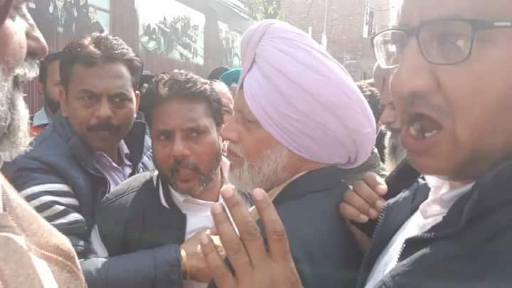 ਪੰਜਾਬ ਦੀਆਂ ਅੱਠ ਨਗਰ ਨਿਗਮਾਂ, 109 ਨਗਰ ਕੌਂਸਲਾਂ ਤੇ ਨਗਰ ਪੰਚਾਇਤਾਂ ਦੀਆਂ 2,302 ਵਾਰਡਾਂ ਦੀਆਂ ਚੋਣਾਂ ਲਈ ਕੁੱਲ 9,222 ਉਮੀਦਵਾਰ ਮੈਦਾਨ ਵਿੱਚ ਹਨ।