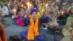 ਸਿੰਘੂ ਬਾਰਡਰ 'ਤੇ ਪੁਲਵਾਮਾ ਦੇ ਸ਼ਹੀਦਾਂ ਅਤੇ ਕਿਸਾਨਾਂ ਦੀ ਯਾਦ 'ਚ ਕੈਂਡਲ ਮਾਰਚ, ਦੇਖੋ ਅੱਜ ਸ਼ਾਮ ਦੀਆਂ ਤਸਵੀਰਾਂ    