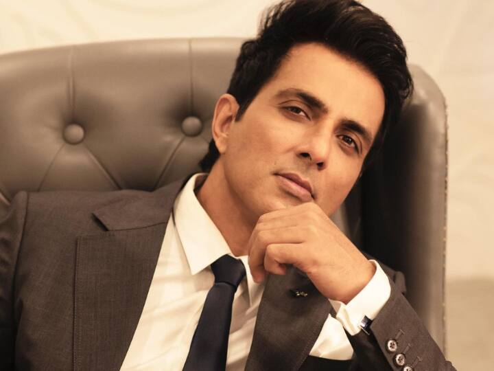 bollywood actor sonu sood distributes e rickshaws Sonu Sood To Distribute E-Rickshaws, Starts With His Hometown Moga