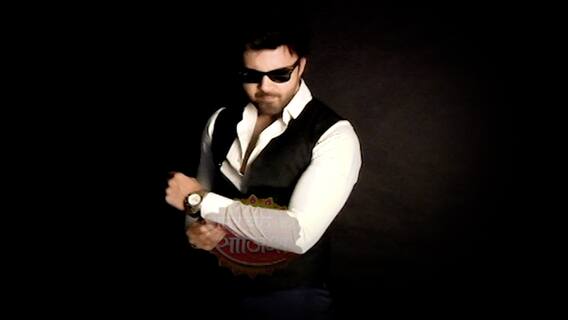 Avinash Mukherjee experiments with his looks in latest photoshoot!