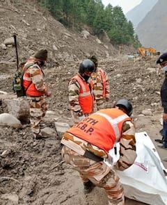 Uttarakhand Glacier Collapse Pics: উদ্ধার আরও ৬ দেহ, উত্তরাখণ্ডে মৃতের সংখ্যা বেড়ে ৫০