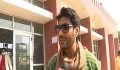 ਪੰਜਾਬੀ ਗਾਇਕ ਹਰਭਜਨ ਮਾਨ ਨੇ ਮੁਹਾਲੀ 'ਚ ਪਾਈ ਵੋਟ