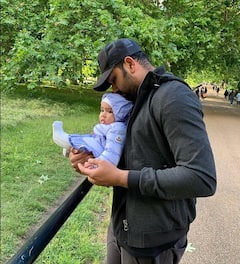 Valentine Day Photos: এক দুজে কে লিয়ে... ক্রিকেটারদের ভ্যালেন্টাইন্স ডে
