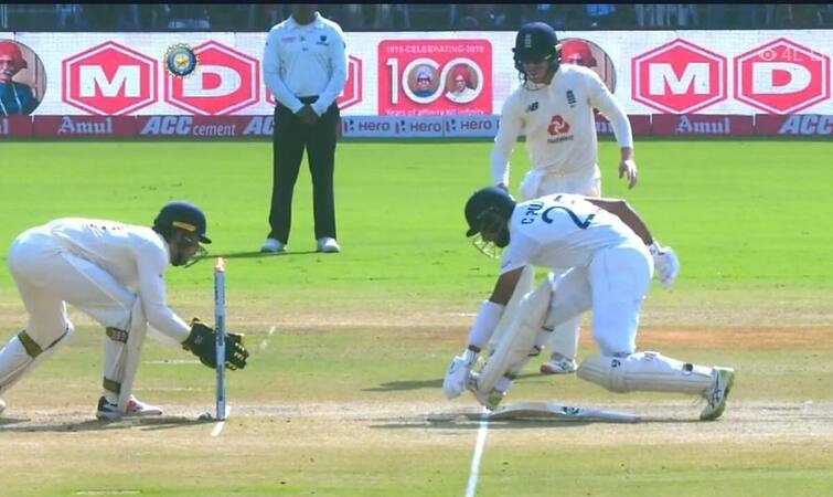 IND Vs ENG 2nd Test: Watch Pujara Run-Out In A Bizzare Manner As Bat Gets Stuck In The Pitch IND Vs ENG 2nd Test: Watch Pujara Run-Out In A Bizzare Manner As Bat Gets Stuck In The Pitch