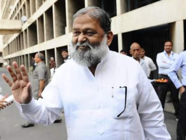 Haryana News Home Minister Anil Vij held Janata Darbar in Ambala Haryana News: गृह मंत्री अनिल विज ने हिसार एसपी को लगाई फटकार, बोले- फौजी चीन से लड़े या देश के सिस्टम से?