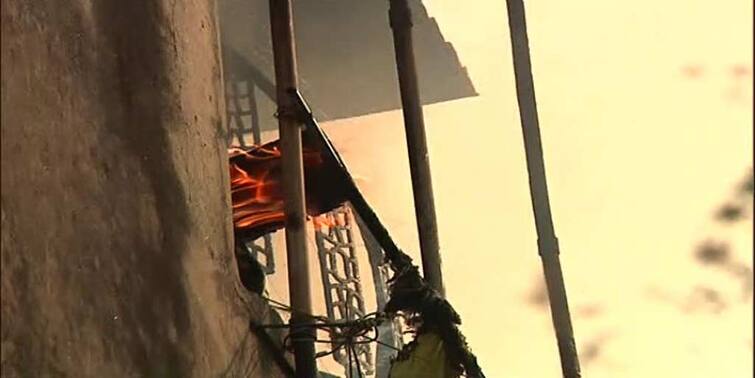 Fire in Bowbazar: Fire in old building, three fire brigade engines came for rescue Bowbazar Fire: বউবাজারের বহুতলে বিধ্বংসী আগুন