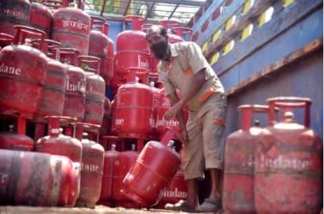 Speaking on inflation, Supriya Shrinate said that the price of petrol and diesel has gone beyond Rs 100 per liter in many cities of the country. But now even the price of LPG is being increased continuously which is unacceptable.