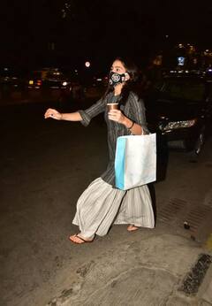 ਦੇਰ ਰਾਤ ਡਿਨਰ ਲਈ ਨਿਕਲੀ Sara Ali Khan ਤਾਂ ਪਿੱਛੇ ਪੈ ਗਏ ਮੁੰਡੇ, ਫੇਰ ਗੁੱਸੇ 'ਚ ਅਭਿਨੇਤਰੀ ਨੇ ਇੰਝ ਕੀਤਾ ਬਚਾਅ