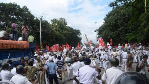 ৭টায় বাংলা (১): নবান্ন অভিযানে বাম যুব নেতার মৃত্যুতে DYFI-SFI-এর প্রতিবাদ কর্মসূচি, পুলিশের সঙ্গে হাতাহাতি, ধুন্ধুমার মৌলালি চত্বর
