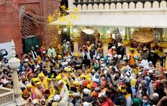 Harzat Nizamuddin Photos: দিল্লির হজরত নিজামুদ্দিন দরগায় বসন্ত পঞ্চমী উদযাপন