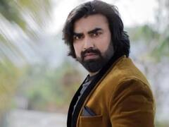 SSR's 'MS Dhoni' Co-Star Sandeep Nahar's Throwback PICS With Rhea Chakraborty & Akshay Kumar Go Viral