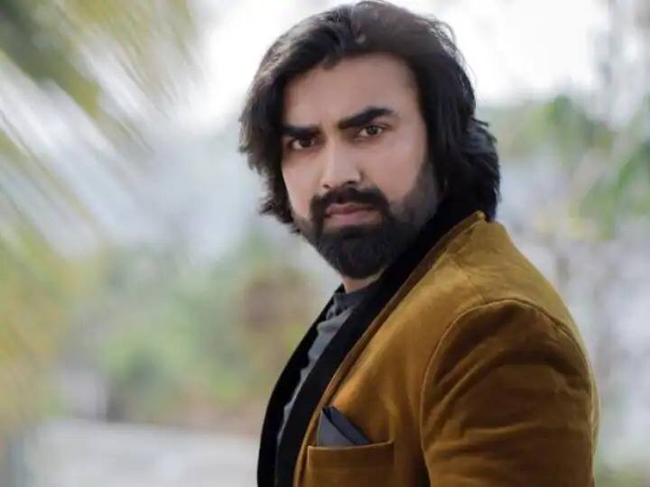 Bollywood actor Sandeep Nahar, who featured in ‘MS Dhoni: The Untold Story’ and ‘Kesari’, allegedly died of suicide, as per a report in PTI. He was found dead at his Mumbai flat on Monday (February 15) evening.