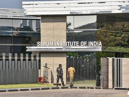Centre turned down request from Serum Institute to export 50 lakh doses of Covishield to UK Serum Institute on Corona Vaccine : আগে ভারতীয়দের সুরক্ষা, সিরামের ৫০ লক্ষ ভ্যাকসিন রফতানির আবেদন খারিজ কেন্দ্রের