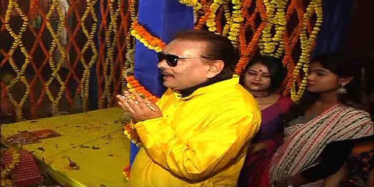 Saraswati Puja 2021: TMC leader Madan Mitra celebrated Saraswati Puja in Asutosh College Saraswati Puja 2021: ৩ সংখ্যাটা বিজেপির কাছে আনলাকি, খোঁচা মদন মিত্রর