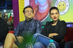 Hasi Khushi Club celebrates Saraswati Pujo with Priyanka Sarkar সরস্বতী পুজোতে পিছিয়ে পড়া শিশুদের পাশে টিম কলকাতার হ্যারি, উপস্থিত প্রিয়াঙ্কা সরকার, অরিন্দম গঙ্গোপাধ্য়ায়