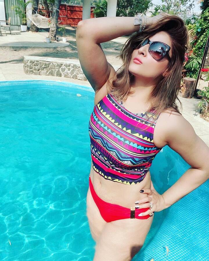 Several TV celebs including Krystle D'Souza, Aashka Goradia and Pooja Banerjee dropped comments on Urvashi's post. They couldn't help but laud the actress in the comments section.