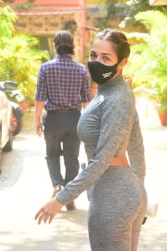 PICS: Malaika Arora Flaunts Perfect Midriff As She Steps Out For Yoga Session, Fans Go Gaga Over Her Look