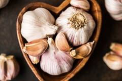 Garlic Health Benefits: নিয়মিত রসুন খেলে সারে হার্টের রোগ, দূর হতে পারে ক্যান্সারও