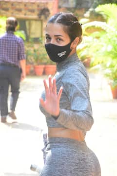 PICS: Malaika Arora Flaunts Perfect Midriff As She Steps Out For Yoga Session, Fans Go Gaga Over Her Look