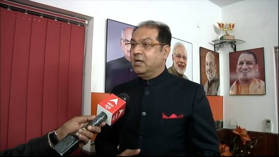 सपा सांसद पर भड़के मोहसिन रजा, बोले- ये समाजवादी पार्टी जिताओ शरीया कानून लाना चाहते हैं सपा सांसद पर भड़के मोहसिन रजा, बोले- ये समाजवादी पार्टी जिताओ शरीया कानून लाना चाहते हैं