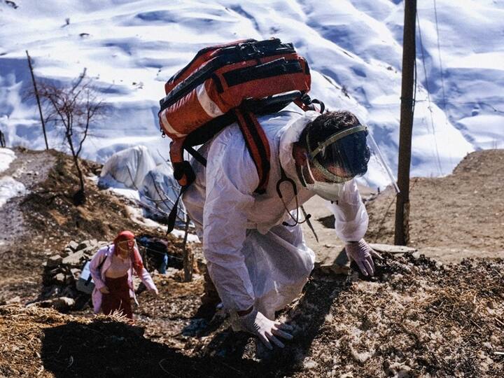 Coronavirus vaccination: medics in turkey climb mountains to vaccinate residents in remote villages WATCH | Brave Battle Against Covid-19 Continues, Medics Climb Mountains To Vaccinate People