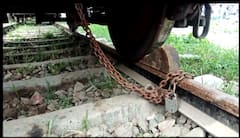 Rail Roko Andolan - ਕਿਸਾਨਾਂ ਨੇ ਰੇਲ ਦੇ ਚੱਕਿਆ ਨੂੰ ਸੰਗਲ ਪਾ ਰੋਕੀ ਰੇਲ