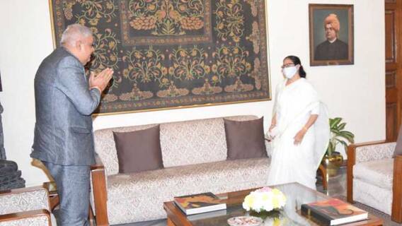 Mamata Banerjee visits Raj Bhaban ৭টায় বাংলা ( ২): ফের রাজভবনে মুখ্যমন্ত্রী, 'এক ঘণ্টার বেশি সময় কথা হয়েছে', জানালেন রাজ্যপাল