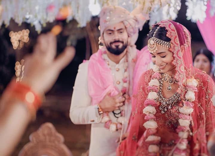 It's time to send congratulatory messages to '1992 Scam' fame Anjali Barot as she has tied the knot with her beau Gaurav Arora on  February 16. The newly married actress shared several photos with her hubby from their marriage ceremony on social media.
