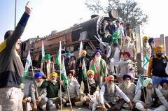 Rail Roko Andolan Photos: দেশজুড়ে ডাকা ৪ ঘণ্টার রেল রোকো-র কিছু ঝলক...