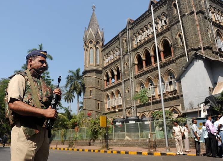 Bombay High court refused to permit Mumbai local trains  entry for advocates वकिलांना तूर्तास लोकल प्रवासाची मुभा नाहीच, टास्क फोर्सच्या सूचनांचे उल्लंघन करु शकत नाही : हायकोर्ट
