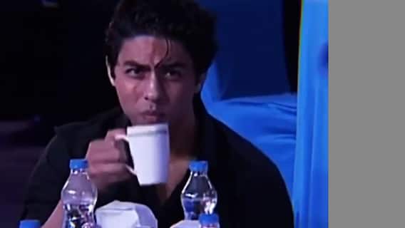 Aryan Khan mistaken for Shah Rukh Khan? | Khabar Filmy Hai