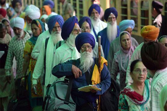 Ban on Sikh Jatha from going to Pakistan, Majithia meets Akal Takht Jathedar ਸਿੱਖ ਜਥੇ ਨੂੰ ਪਾਕਿਸਤਾਨ ਜਾਣ ਤੋਂ ਰੋਕਣ 'ਤੇ ਵਧਿਆ ਰੋਸ, ਮਜੀਠੀਆ ਵੱਲੋਂ ਅਕਾਲ ਤਖਤ ਦੇ ਜਥੇਦਾਰ ਨਾਲ ਮੁਲਾਕਾਤ