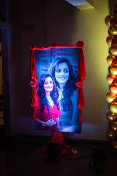 পার্টিতে তারকা সমাগম, লাল শাড়িতে 'বেঁচে থাকা উদযাপন' করলেন 'জুন আন্টি'