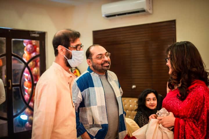 পার্টিতে আসেন চন্দ্রিল ভট্টাচার্য্য ও অনিন্দ্য চট্টোপাধ্যায়