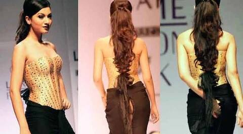 ਅਦਾਕਾਰਾ ਗੌਹਰ ਖਾਨ ਦੀ ਰੈਂਪ 'ਤੇ ਚੱਲਦਿਆਂ ਬਟਸ ਤੋਂ ਡ੍ਰੈਸ ਫਟ ਗਈ ਸੀ। ਹਾਲਾਂਕਿ ਹਿੰਮਤ ਤੋਂ ਕੰਮ ਲੈਂਦਿਆਂ ਗੌਹਰ ਨੇ ਖੁਦ ਨੂੰ ਸੰਭਾਲਿਆ ਤੇ ਫਿਰ ਫਟੀ ਹੋਈ ਥਾਂ ਤੋਂ ਡ੍ਰੈਸ ਹੱਥ 'ਚ ਫੜ੍ਹ ਕੇ ਵਾਕ ਕਰਦੀ ਗਈ।