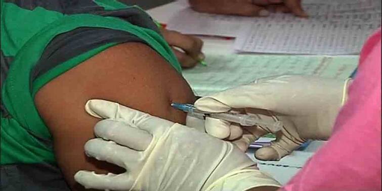 Corona Vaccine Drive: district magistrate to do virtual meeting with Chief secretary on vaccination in bengal Corona Vaccine: ৬ মার্চের মধ্যে ভোটকর্মীদের টিকাকরণ শেষ করার নির্দেশ নবান্নের