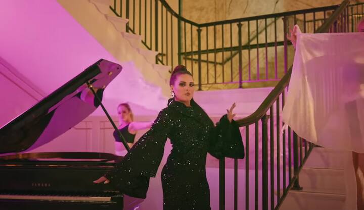 ਬਿਗ ਬੌਸ 13 ਤੋਂ ਬਾਅਦ ਹਿਮਾਂਸ਼ੀ ਨੂੰ ਨੈਸ਼ਨਲ ਲੈਵਲ ਤੇ ਪਛਾਣ ਮਿਲੀ ਹੈ ਤੇ ਹੁਣ ਹਿਮਾਂਸ਼ੀ ਆਪਣੇ ਗੀਤਾਂ ਨਾਲ ਸਭ ਦਾ ਮਨੋਰੰਜਨ ਕਰਨ 'ਚ ਲੱਗੀ ਹੈ