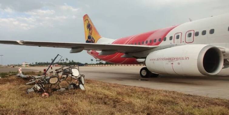 Air India Express Plane Hits Electric Pole On Landing In Andhra Airport Air India Express Plane Hits Electric Pole:  বিজয়ওয়াড়া বিমানবন্দরে বিদ্যুতের পোলের সঙ্গে ধাক্কা এয়ার ইন্ডিয়া এক্সপ্রেসের বিমানের !