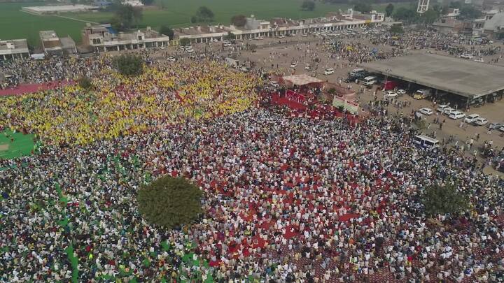 ਮਹਾ ਰੈਲੀ ਦੌਰਾਨ ਭਾਰਤੀ ਕਿਸਾਨ ਯੂਨੀਅਨ ਰਾਜੇਵਾਲ ਦੇ ਸੂਬਾ ਪ੍ਰਧਾਨ ਬਲਵੀਰ ਸਿੰਘ ਰਾਜੇਵਾਲ ਨੇ ਕਿਹਾ ਕਿ ਪ੍ਰਧਾਨ ਮੰਤਰੀ ਨਰਿੰਦਰ ਮੋਦੀ ਵੱਲੋਂ ਕਿਸਾਨਾਂ ਨੂੰ ਪਰਜੀਵੀ ਆਖਿਆ ਗਿਆ ਹੈ। ਇਸ ਲਈ ਪ੍ਰਧਾਨ ਮੰਤਰੀ ਤੇ ਭਾਰਤੀ ਜਨਤਾ ਪਾਰਟੀ ਵਾਲਿਆਂ ਨੂੰ ਕਿਸਾਨਾਂ ਵੱਲੋਂ ਪੈਦਾ ਕੀਤੇ ਗਏ ਅਨਾਜ ਨੂੰ ਖਾਣ ਦਾ ਕੋਈ ਅਧਿਕਾਰ ਨਹੀਂ ਹੈ।