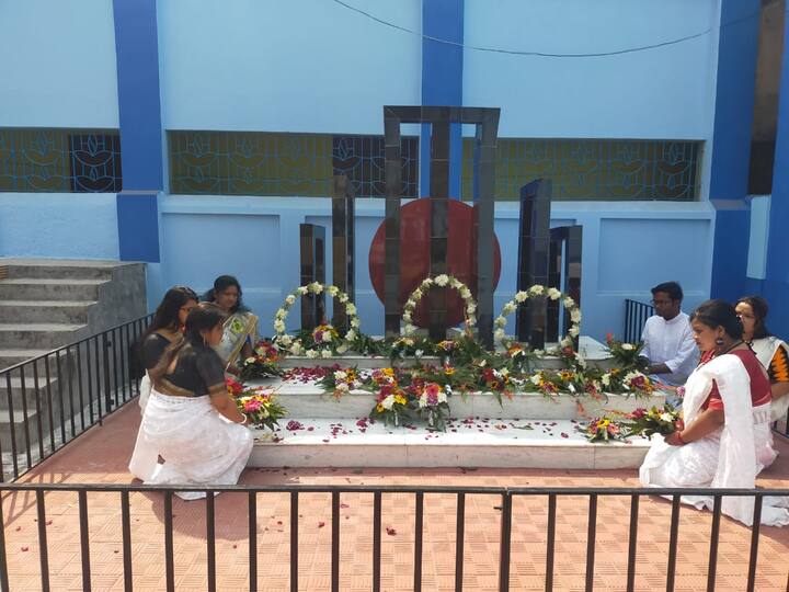 কাটোয়া নজরুল মঞ্চে আন্তর্জাতিক ভাষা দিবস পালন করল কাটোয়া পুরসভা ও রবীন্দ্র পরিষদ। ছবি- রানা দাস