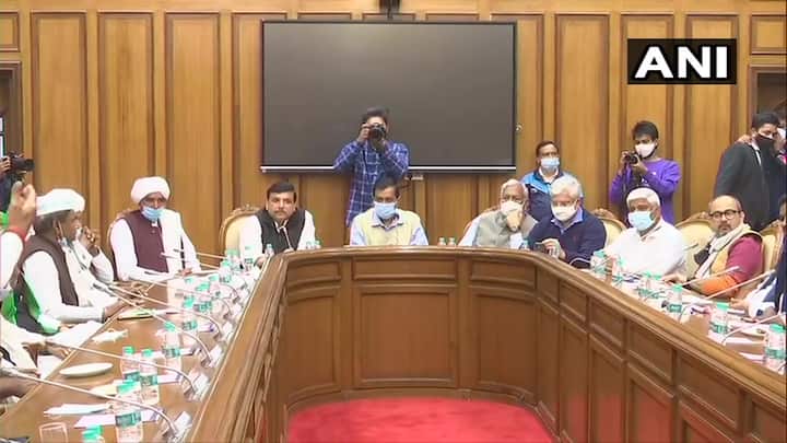 Amid farmers stir Delhi CM Arwind Kejriwal met Farmers in Vidhan Sabha ਕੇਜਰੀਵਾਲ ਨੇ ਕੀਤੀ ਕਿਸਾਨ ਲੀਡਰਾਂ ਨਾਲ ਮੀਟਿੰਗ, ਵਿਵਾਦਤ ਖੇਤੀ ਕਾਨੂੰਨਾਂ 'ਤੇ ਚਰਚਾ